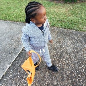 Meet your Posher, Sharrona